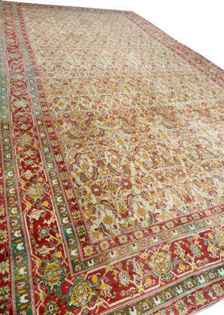 A LARGE AGRA CARPET - Foto 7