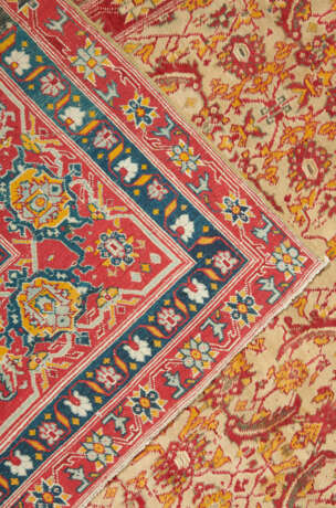 A LARGE AGRA CARPET - Foto 8