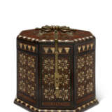 A NASRID OR POST-NASRID BONE-INLAID WOOD PYXIS - Foto 1