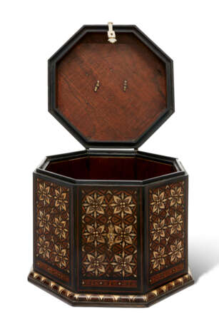 A NASRID OR POST-NASRID BONE-INLAID WOOD PYXIS - photo 4