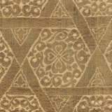 A MONGOL `CLOTH OF GOLD` SILK AND METAL-THREAD LAMPAS PANEL - Foto 2