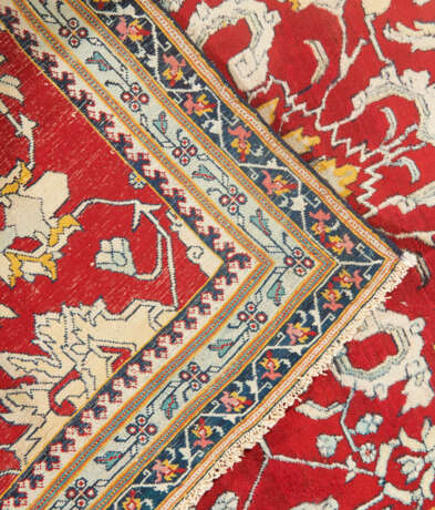 AN AGRA RUG - photo 6