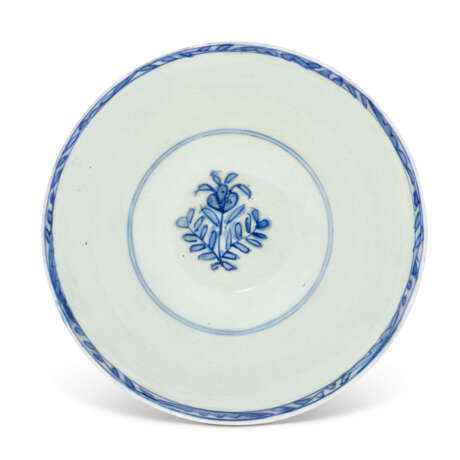 A BLUE AND WHITE K&#220;TAHYA POTTERY BOWL - photo 3