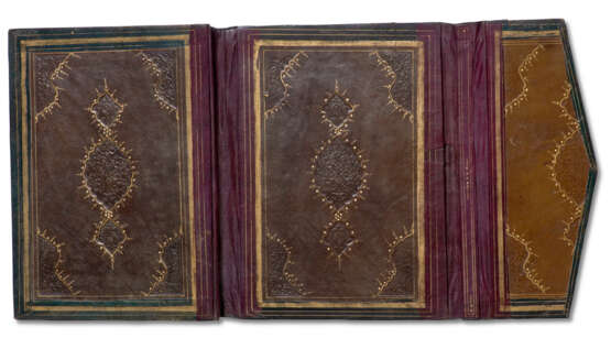 A GROUP OF LEATHER BOOK BINDINGS - Foto 13