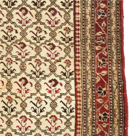 AN AGRA RUG - photo 4