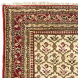 AN AGRA RUG - photo 5