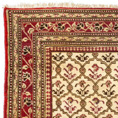 AN AGRA RUG - Foto 5