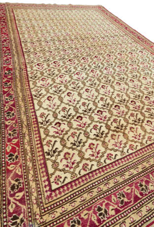 AN AGRA RUG - Foto 6