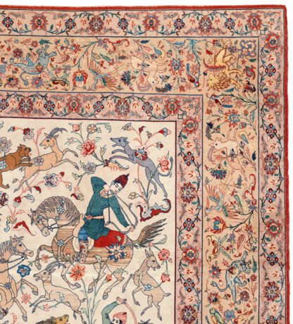 AN ISFAHAN CARPET - Foto 4