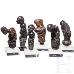 Sammlung Krisgriffe in anthropomorpher Form, Indonesien, 19./20. Jhdt.