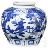 Blau-weiße Vase mit figürlicher Szene mit Wanli-Sechszeichenmarke, China, wahrscheinlich aus dieser Zeit (1572 - 1620) - Foto 1