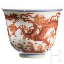 Tasse mit Drachen, China, Guangxu-Marke, aus dieser Periode (1871 - 1908)