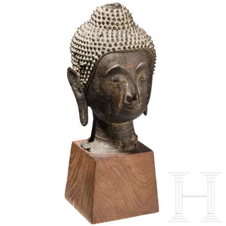 Bronzener Buddhakopf im Sukhotai-Stil, Thailand, wohl 18./frühes 19. Jhdt. - photo 1