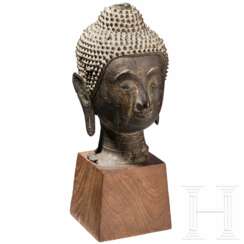 Bronzener Buddhakopf im Sukhotai-Stil, Thailand, wohl 18./frühes 19. Jhdt.