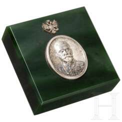Nephrit-Briefbeschwerer mit Zar Nikolaus II., Russland, 20. Jhdt.