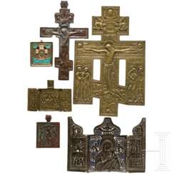 Zwei Bronze-Ikonen, zwei Triptychen und zwei Kruzifixe, Russland, 17. - 20. Jhdt.
