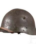 Militärische Kopfbedeckungen. Stahlhelm M 36