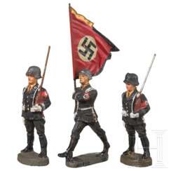 Drei Elastolin SS-Leibstandarte-Soldaten mit Fahnenträger im neuen Schritt
