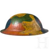 Stahlhelm M 17 "Brodie" mit Tarnanstrich, USA - Foto 1