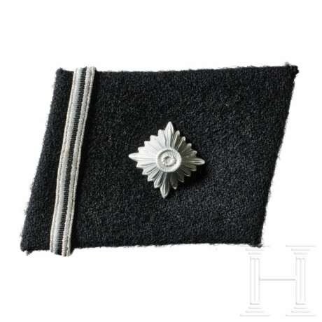 A Left Collar Tab for SS-Scharführer - Foto 1