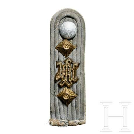 A Single Shoulder Board for an SS-Hauptsturmführer of Infantry "Leibstandarte Adolf Hitler" - Foto 1