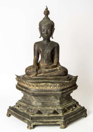 SEHR GROSSE FIGUR DES BUDDHA MARAVIJAYA - фото 1