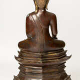 SEHR GROSSE BRONZE-FIGUR DES BUDDHA MARAVIJAYA - фото 4