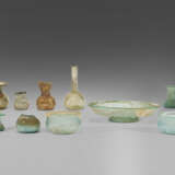 FOURTEEN ROMAN AND BYZANTINE GLASS VESSELS - фото 1