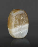 Etruskische Zivilisation. AN ETRUSCAN BANDED AGATE SCARAB WITH A DANCING SATYR