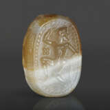 AN ETRUSCAN BANDED AGATE SCARAB WITH A DANCING SATYR - фото 1