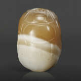 AN ETRUSCAN BANDED AGATE SCARAB WITH A DANCING SATYR - фото 3