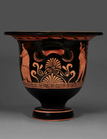 A LUCANIAN RED-FIGURED BELL-KRATER - фото 3