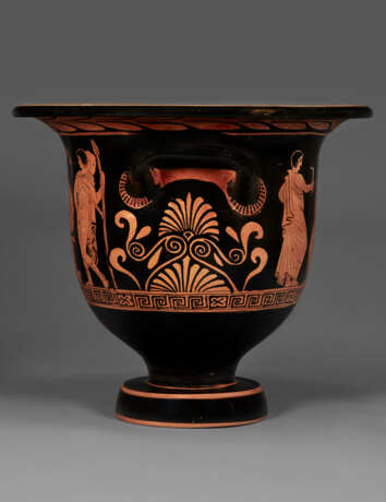 A LUCANIAN RED-FIGURED BELL-KRATER - фото 4
