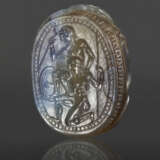 AN ETRUSCAN BANDED AGATE SCARAB WITH AENEAS AND ANCHISES - photo 1