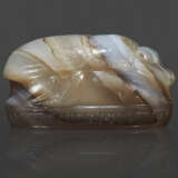 AN ETRUSCAN BANDED AGATE SCARAB WITH AENEAS AND ANCHISES - Foto 2
