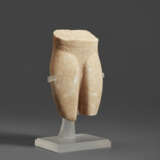 A LARGE FRAGMENTARY CYCLADIC MARBLE FEMALE FIGURE - фото 2