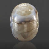 AN ETRUSCAN BANDED AGATE SCARAB WITH AENEAS AND ANCHISES - photo 3