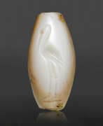 Cameo glass. A GREEK AGATE BARREL WITH A HERON