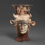 AN ATTIC RED-FIGURED FIGURAL MUG IN THE FORM OF IO - Foto 1