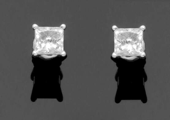 Paar Diamant-Solitärohrringe - фото 1