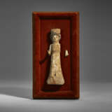 A ROMAN PAINTED BONE DOLL WITH GOLD BRACELETS - фото 1