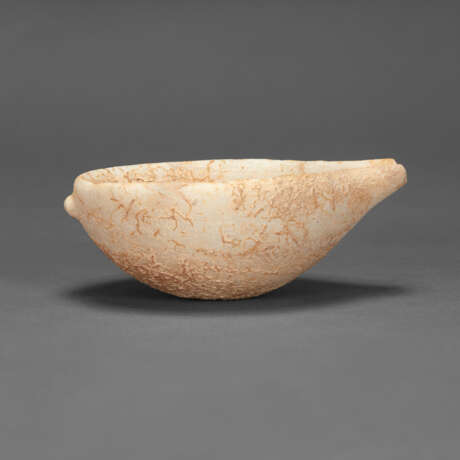 A CYCLADIC MARBLE SPOUTED BOWL - Foto 2