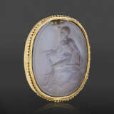 A GREEK GOLD AND BLUE CHALCEDONY SCRABOID WITH A WARRIOR - фото 1