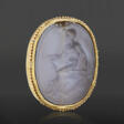 A GREEK GOLD AND BLUE CHALCEDONY SCRABOID WITH A WARRIOR - Prix ​​des enchères