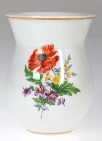 Meißen-Vase, Bunte Blume 3 mit Goldrändern, Balusterform mit ausgestelltem Rand, 1. Wahl, Gebrauchspuren, H. 12,5 cm - Foto 1