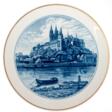 Meissen-Ansichtenteller &quot;Albrechtburg in Meissen&quot;, Blaudekor mit Goldrand, rücks. Wandaufhängung, 1. Wahl, Dm. 25,5 cm - Auktionspreise