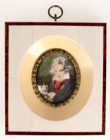 Miniatur "Ludwig van Beethoven", Öl/Bein, im Beinrahmen, ges. 10,3x9,3 cm - фото 1