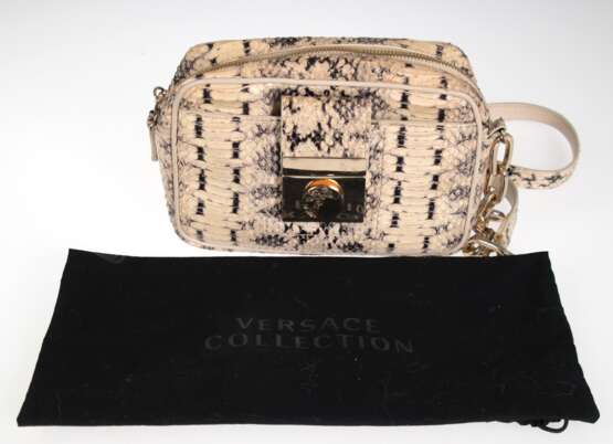 Versace-Crossbody/Shoulder-Bag Versace Medusa, aus hellem mit schwarz gemustertem Schlangenleder und Knopf mit Medusa, Knopf muss repariert werden, mit Original-Rechnung und Nr. 0168056369791426, 19x8x12 cm, mit Staubbeutel - фото 1
