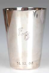 Trinkbecher, 835er Silber, Wilkens, glatte konische Wandung mit Gravur, datiert 31.12.68, 108 g, H. 9,3 cm