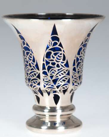 Vase, blaues Glas mit Silveroverlay, signiert Jean Beck, München, H. 11 cm - photo 1